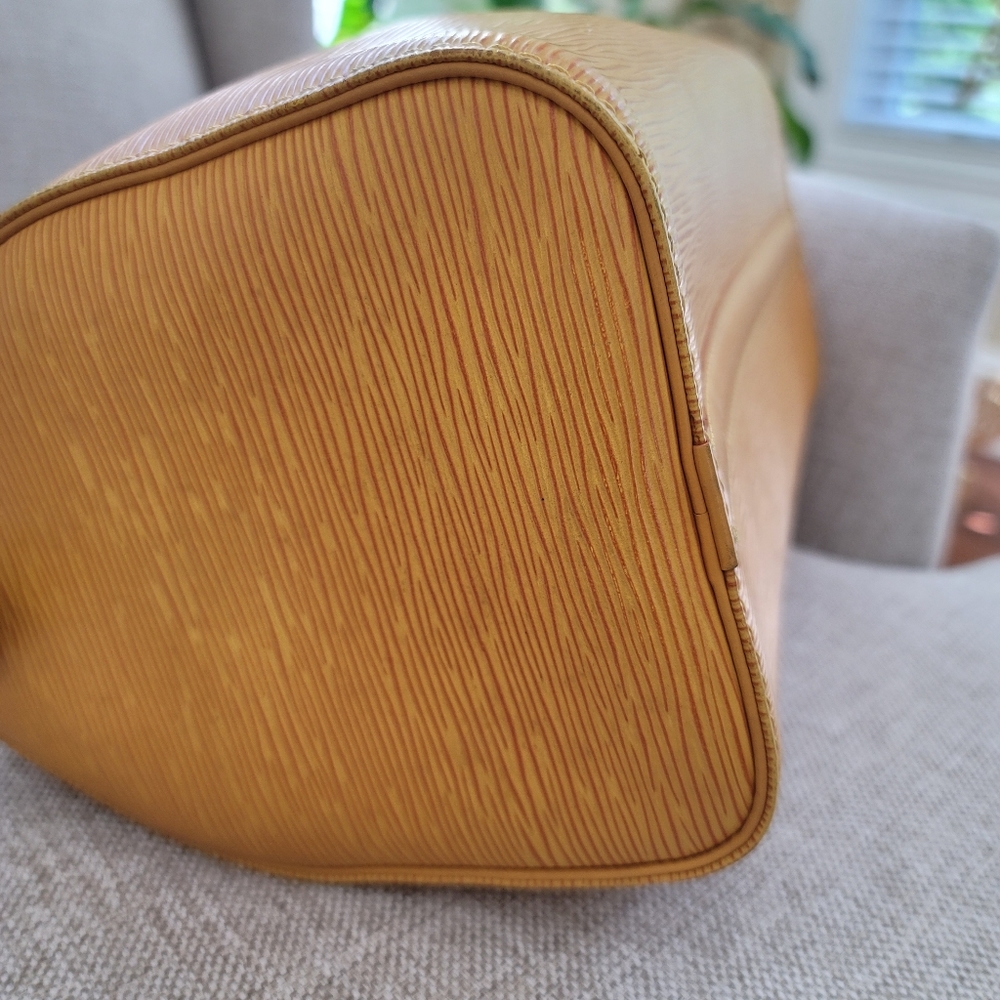 Louis Vuitton Epi Speedy 25 Yellow - Picture 7 of 16